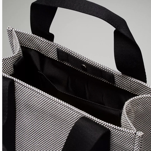 NEW w/ tag Lululemon Two Tone Canvas Tote Bag 4.5L Anchor / Light Ivory / Black - Picture 11 of 13